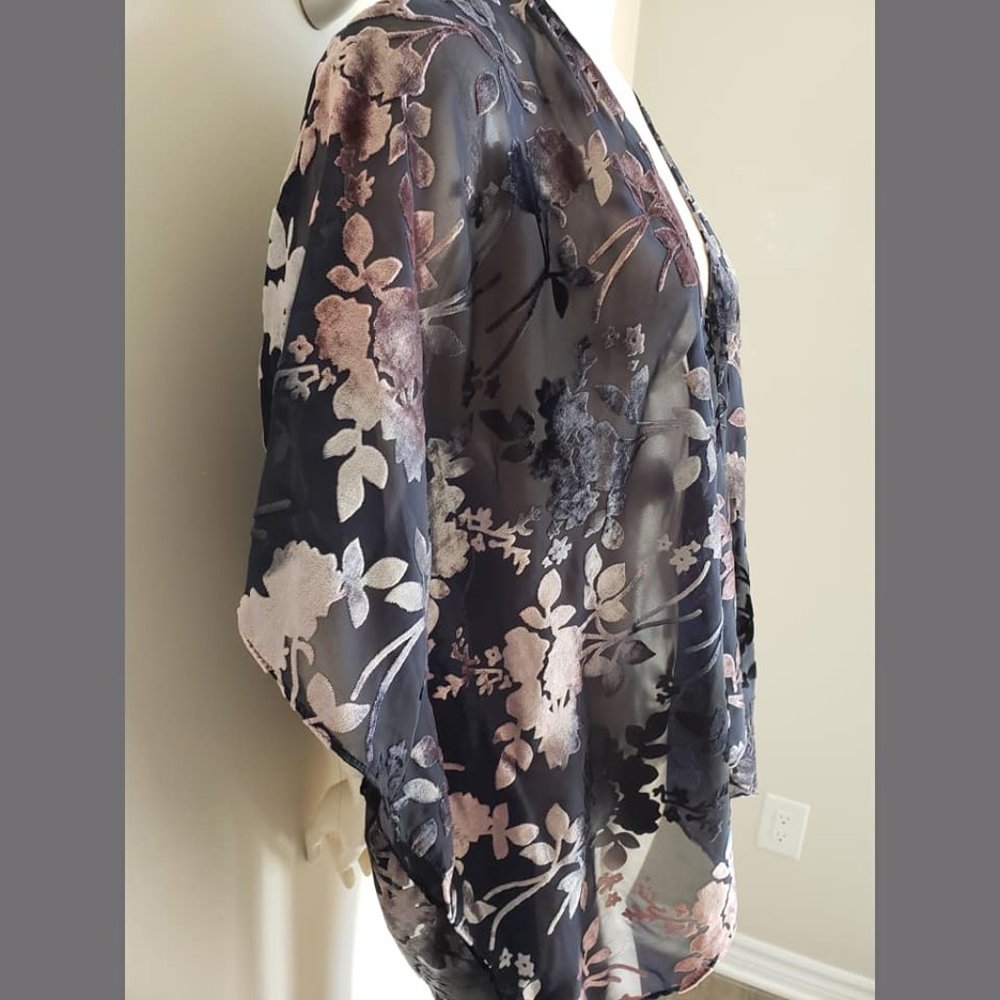 Loft Short Kimono - Picture 5 of 10